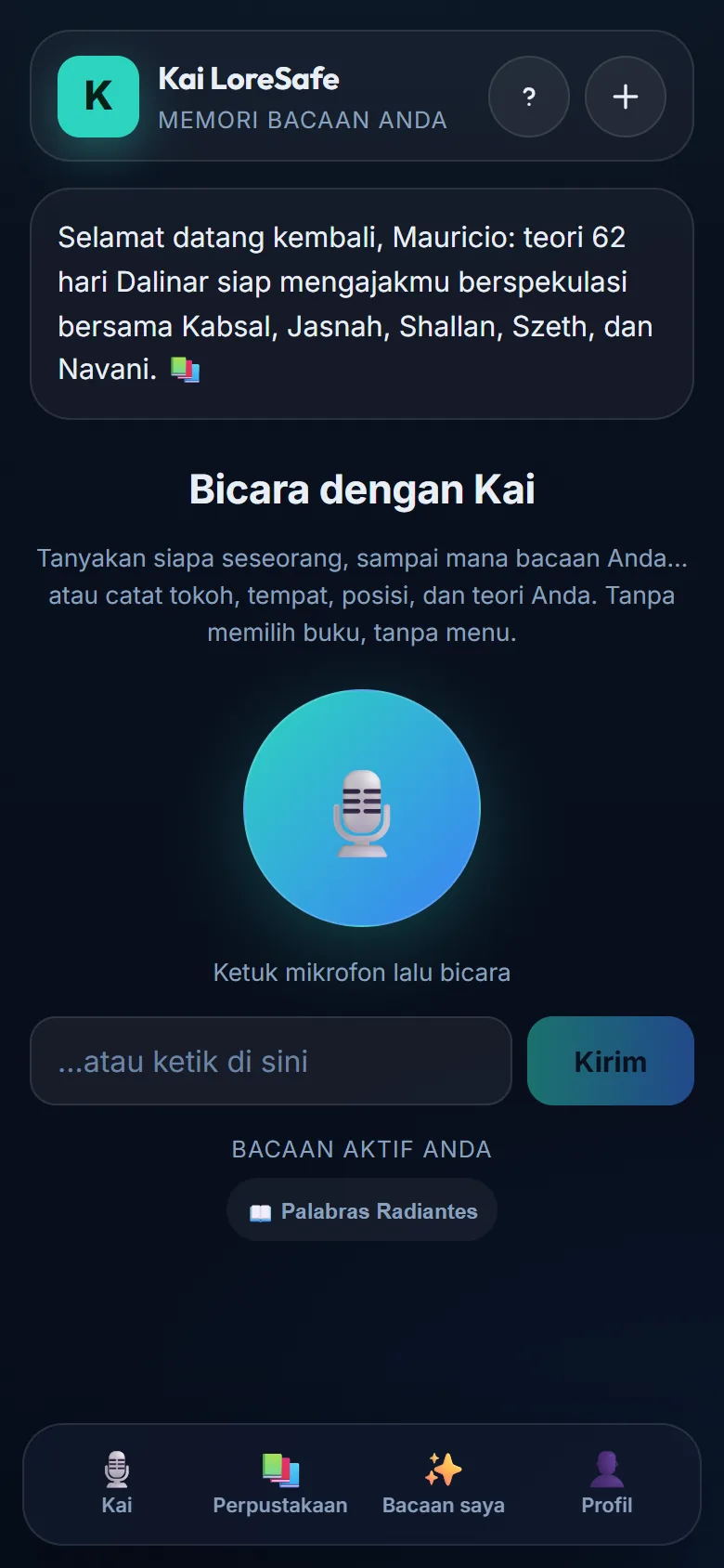 Layar utama Kai LoreSafe di sebuah ponsel: mikrofon besar untuk bertanya lewat suara, kolom untuk mengetik, dan daftar bacaan aktif berisi “Palabras Radiantes”.